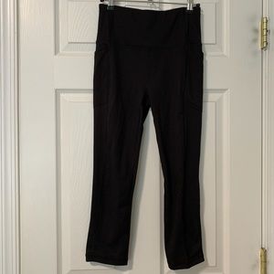 Black 3/4 length crop leggings with pockets
